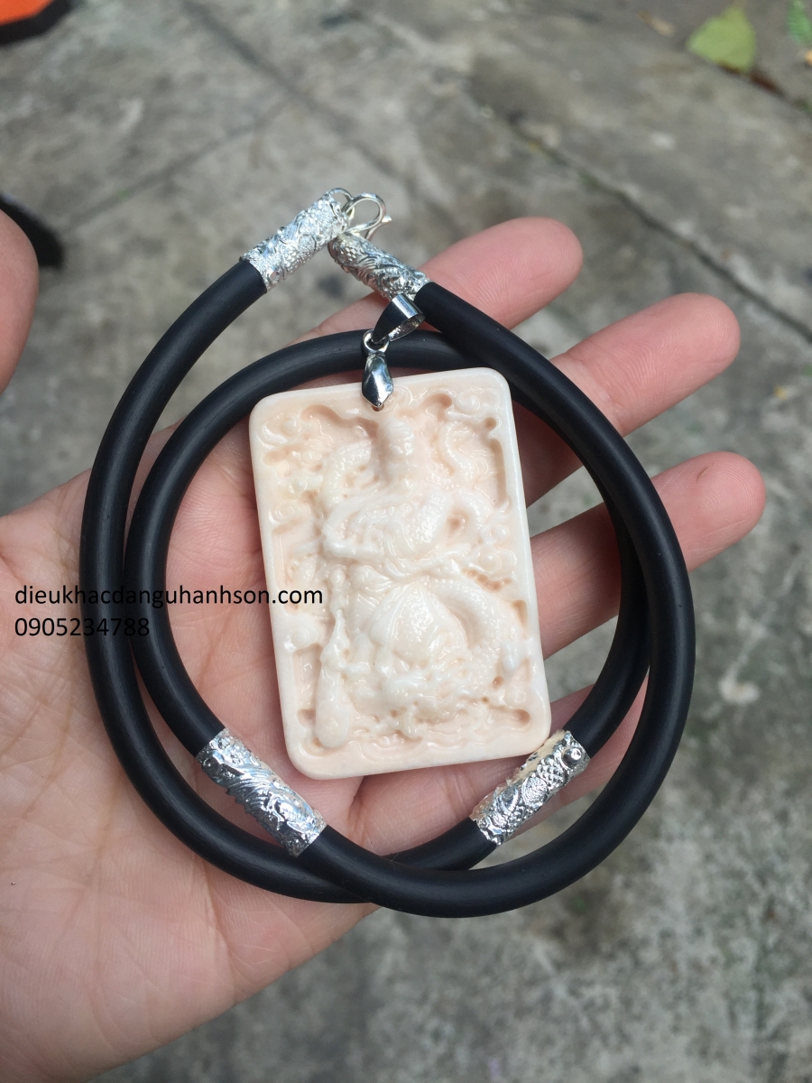 Mặt dây chuyền Quan công đá trắng Việt Nam thiên nhiên kèm dây da ốp bạc 4 khúc QC19